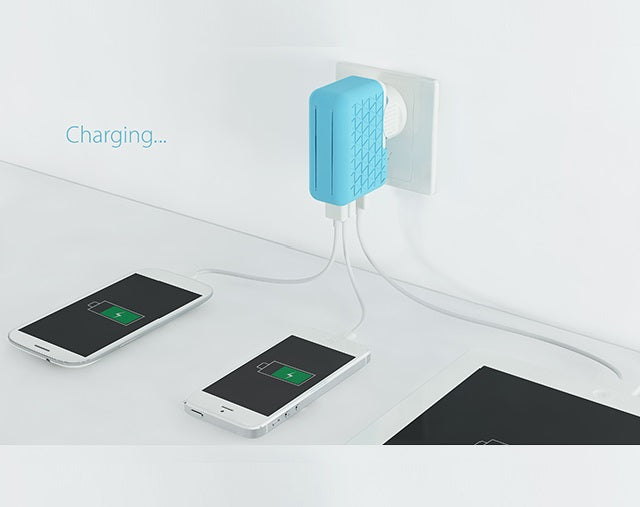 4-Port USB Universal travel adaptor